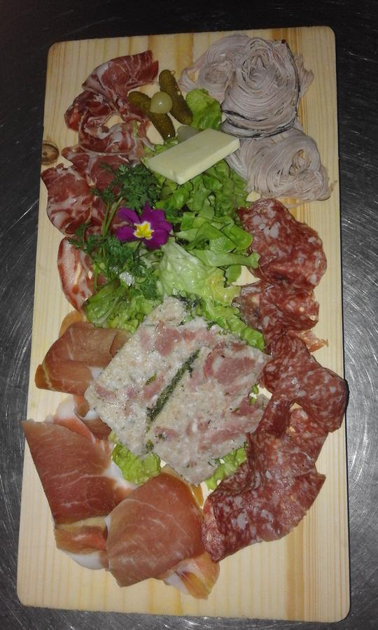 瑟巴日欧洲餐厅之家酒店 科尔比尼 外观 照片
